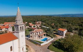 Villa Atop The Village With Stunning View